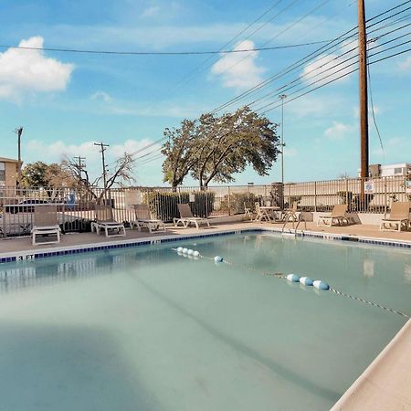 Motel 6-Austin, Tx - Airport - South ภายนอก รูปภาพ