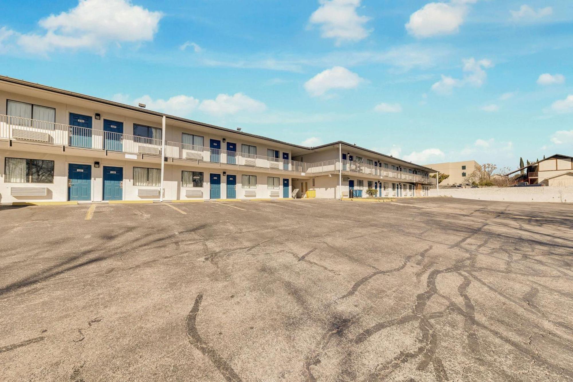 Motel 6-Austin, Tx - Airport - South ภายนอก รูปภาพ